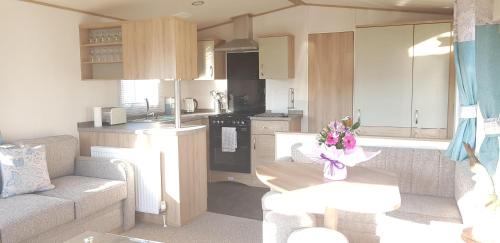 Dymchurch Ski Chalet | Beaches 20 New Beach