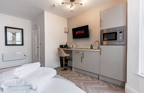 Redcar Hotel | Beachfront Aparthotel, Seaview Apartment with free parking #2