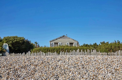 East Wittering House | Beachfront Retreat 6bd, Hot Tub, Sauna and Bar