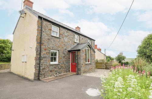 Dinas Cross House | Beachway