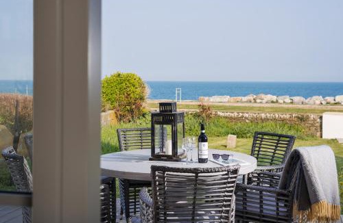 Beesands House | Beam Ends - Beachfront House, Parking, Allows Pet