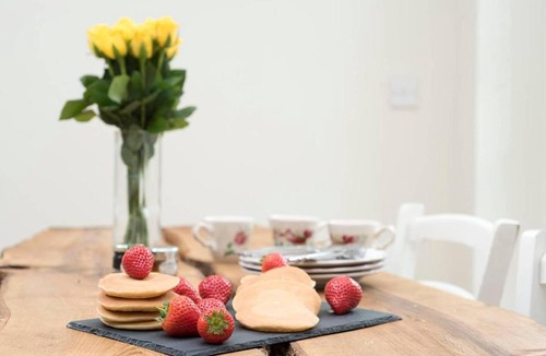 Homerton Apartment | Beautiful 2BR Flat in Hackney