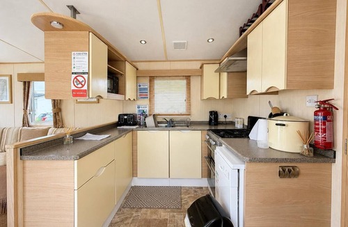 Oulton Broad House | Beautiful caravan on a fantastic holiday park in Lowestoft ref 12099B