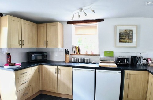 Lifton Cottage | Beautiful Devon Cottage with Wood Burner & Private Garden