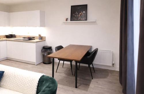 Rochester Apartment | Beautiful Flat 2-Mins away from Rochester Station