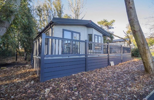 Corton Ski Chalet | Beautiful Lodge With Decking At Azure Seas In Suffolk, Sleeps 6 Ref 32217Og