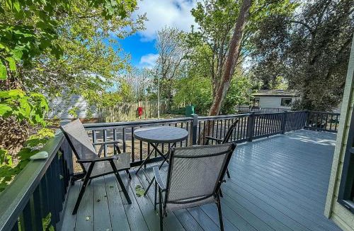 Corton Ski Chalet | Beautiful Lodge With Decking At Azure Seas In Suffolk, Sleeps 6 Ref 32217Og