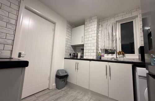 Colyers Apartment | Beautiful, modern and spacious one-bedroom apartment, fully equipped with free parking