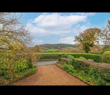 Frodsham Villa | Beautiful views spacious 4 bed detached