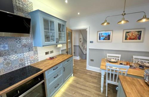Kirkcudbright Apartment | Beautifully Presented 3BR Luxury Apartment - Pass the Keys