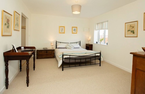 Huntingdon Cottage | Beautifully presented 2 bed fully equipped farm cottage