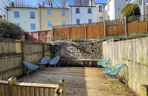Clifton Cottage | Beautifully presented modern townhouse in the fantastic Clifton location.
