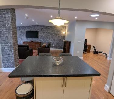 Charminster House | BEAUTIFULLY RENOVATED PET FRIENDLY BUNGALOW Style BARN CONVERSION NEAR DORCHESTER DORSET