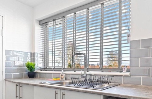 Bedworth Apartment | Bedworth 2 Bedroom Wi-Fi Sleeps 5 - JRR Stays