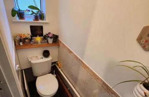 Glastonbury Bed & Breakfast | BEE Kind 'shared bathroom, no kitchen