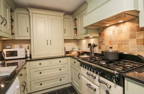 Levens House | BEECH BRAE, pet friendly, country holiday cottage in Levens