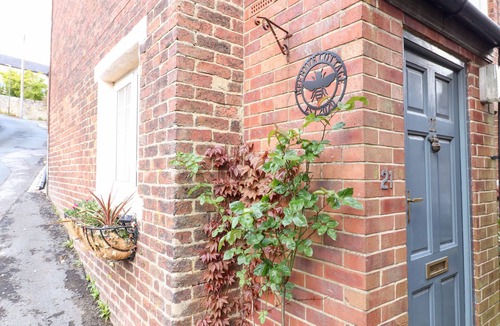 Wirksworth House | BEEHIVE, pet friendly, character holiday cottage in Wirksworth