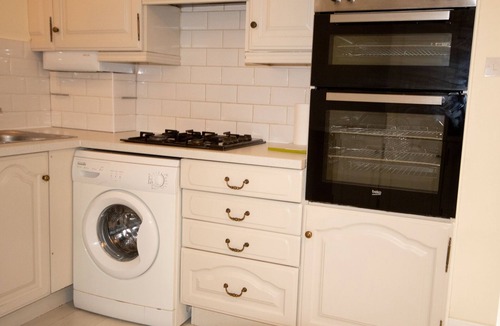 Kidlington House | Bellengers Bee 4 Bedroom House