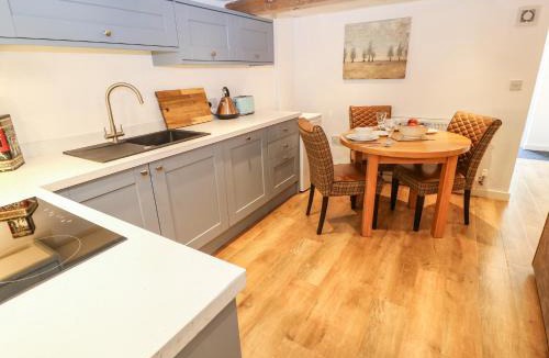 Padfield Apartment | Beneath The Beams