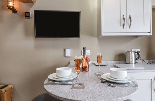 Lumbutts Cottage | BESS COTTAGE, romantic, with a garden in Cragg Vale