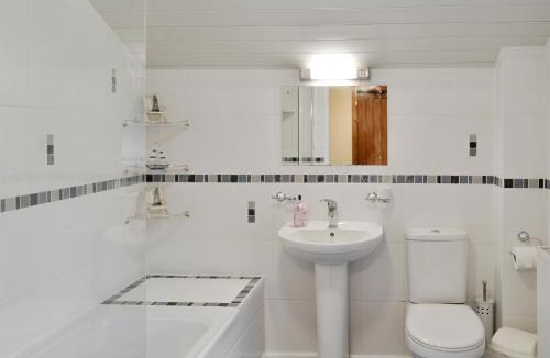 Llanfair House | Beudy Hen