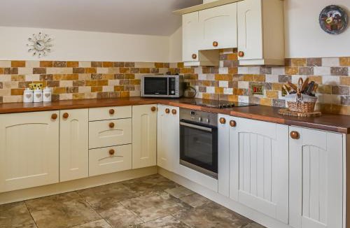 Llanfair House | Beudy Hen