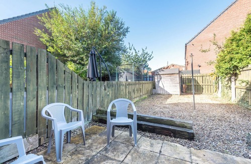 Beverley House | Beverley 2 bedroom Central Home Garden Parking