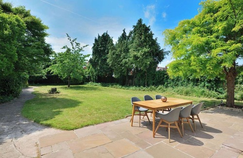 Hereford House | Big 3BR Central Pets Welcome