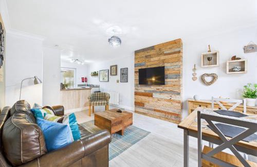 Driffield House | Bijou Abode- bungalow with free private parking