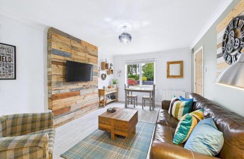 Driffield House | Bijou Abode- bungalow with free private parking