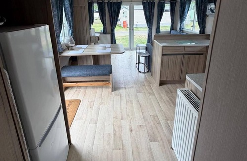 Great Billing Cabin | Billing Aquadrome 2-bed Caravan, Sleeps 6, Parking