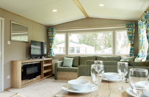 Great Houghton House | Billing Aquadrome Silver 3 Bed, Pet Friendly Caravan SF13