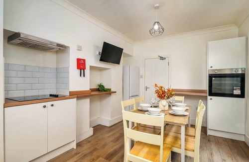 Birkenhead House | Birkenhead Haven – Sleeps 14, Family & Group Stay
