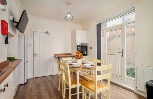 Birkenhead House | Birkenhead Haven – Sleeps 14, Family & Group Stay