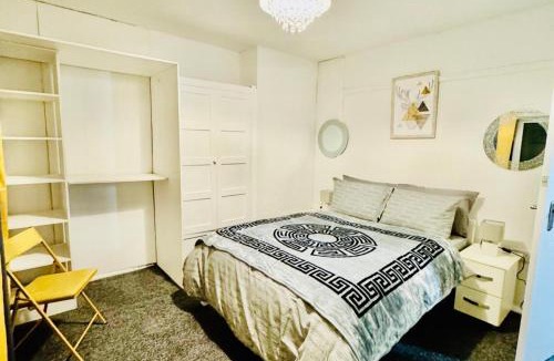 Kidderminster House | Birmingham 3 bedrooms- Sleeps 6- Free parking