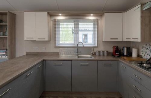 South Lakeland Leisure Village House | Bittern Lodge: 3BD Retreat in South Lakeland Park