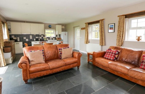 Carmarthen House | Blaenffynnon Bach