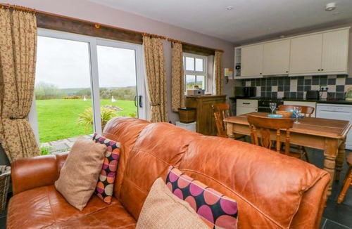Carmarthen House | Blaenffynnon Bach