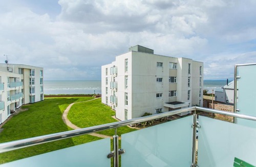 East Wittering Apartment | Blissview - Beach front apartment in East Wittering Village