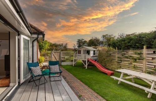 Bosham House | Bosham 3 BR Beach House with Garden & Playhouse