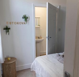Swindon Apartment | Botanica convenient centre Stay free parking