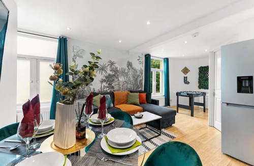 Southville Apartment | Boutique Bristol Abode - Games&nbsp;Room