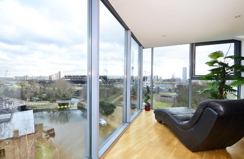 Bromley North Apartment | Bow Apartment