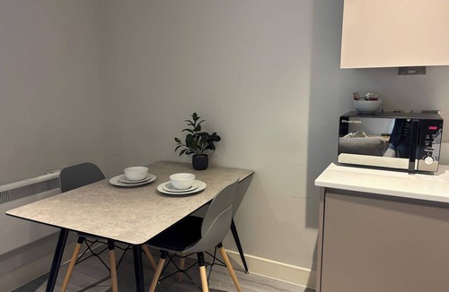 Bracknell Apartment | Bracknell Studio Apartment with free Parking
