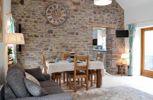 Llanddeusant House | Bramble Cottage Mountain Retreat