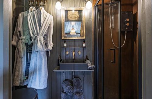 Sway House | Bramble Hut