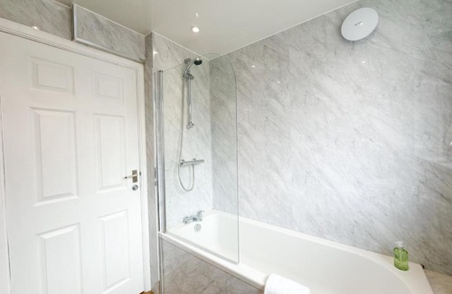 Chesterfield Apartment | Brampton Terrace Chesterfield Centre & Peaks