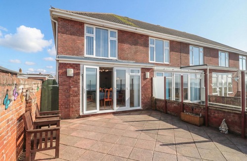 Burnham-on-Sea Cottage | Breaking Waves
