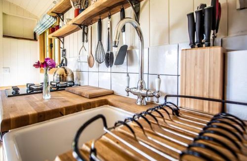 Ashton Under Hill House | Bredon Hill Shepherds Hut & Hot Tub
