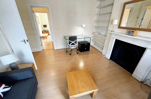 Stockwell Apartment | Bright and Comfortable Stockwell Flat Convenient Location